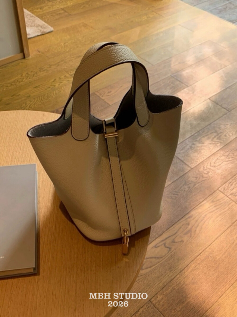 MBH Togo Leather Gold Buckle 18 Inch Basket Bag Soft Versatile Handbag with Storage Bag and Lock - Image 4