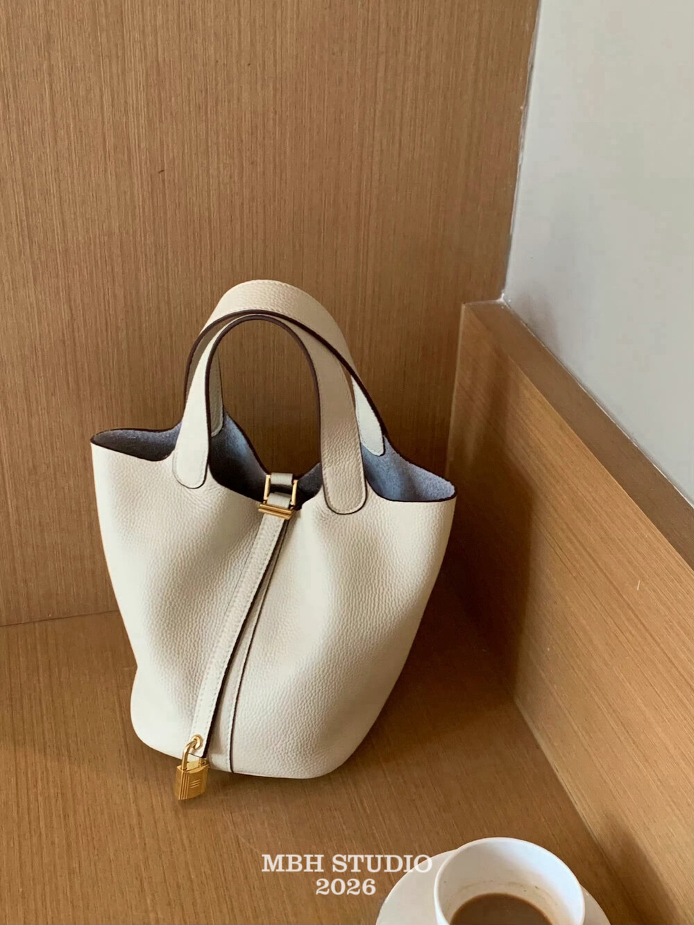 MBH Togo Leather Gold Buckle 18 Inch Basket Bag Soft Versatile Handbag with Storage Bag and Lock