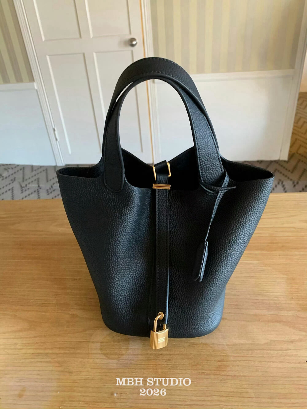 MBH Togo Leather Gold Buckle 18 Inch Basket Bag Soft Versatile Handbag with Storage Bag and Lock - Image 3