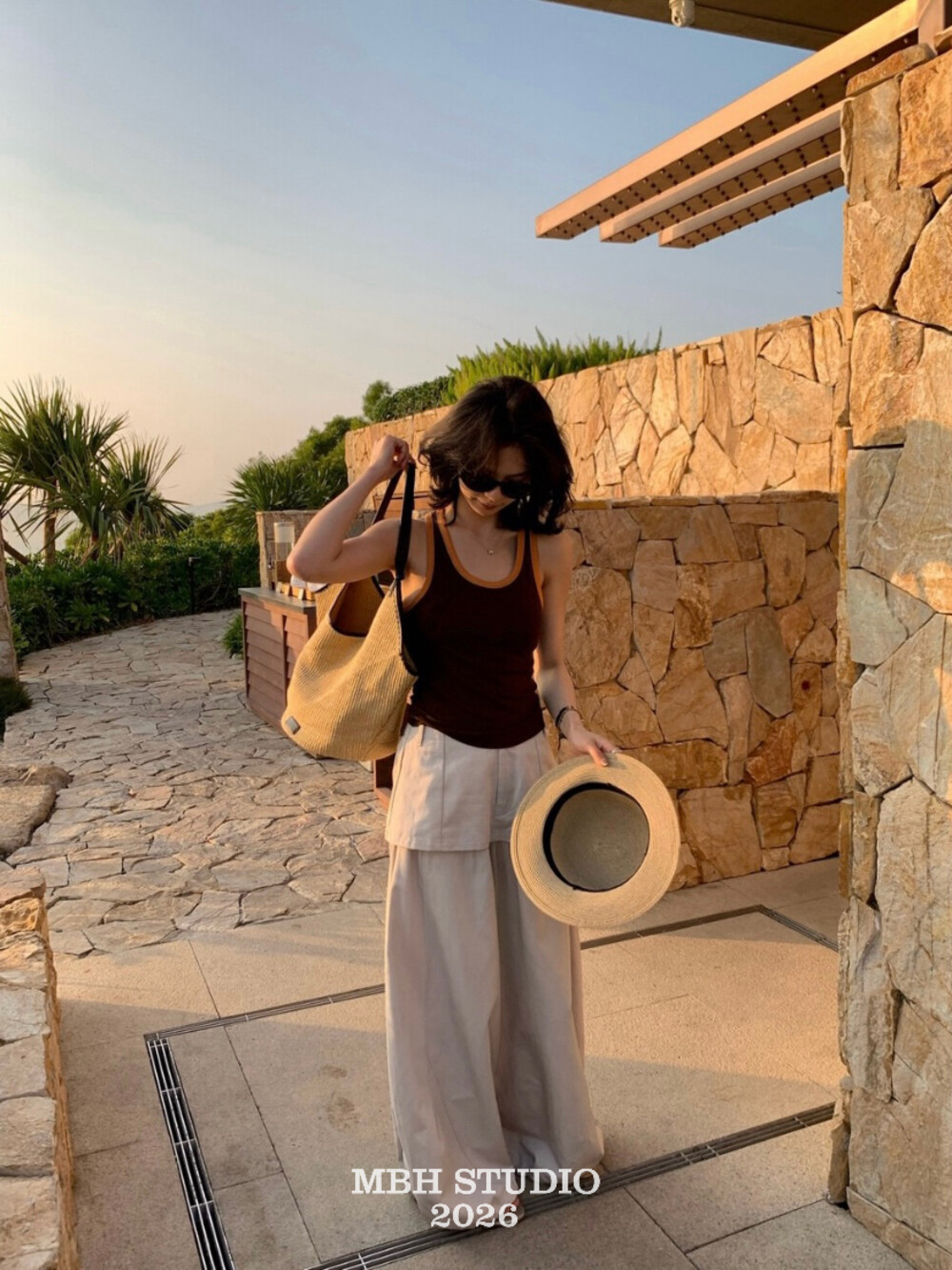 MBH Straw Bucket Bag Women Casual Vacation Large Beach Tote Shoulder Bag with Card Holder - Image 2