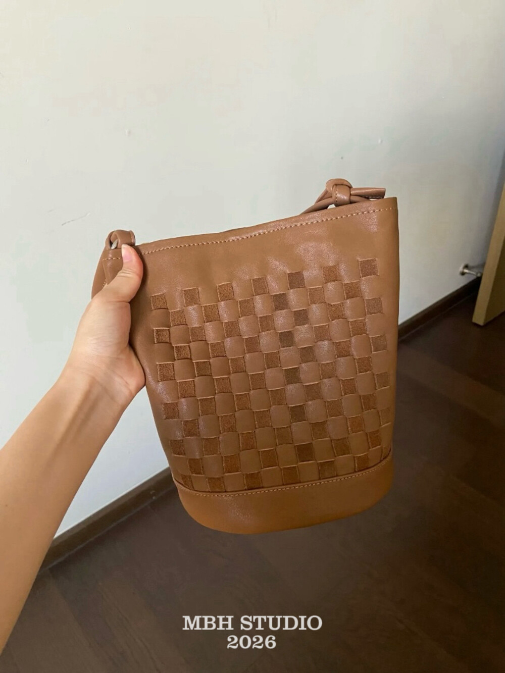 MBH Handwoven Top Layer Cowhide Bucket Bag Vintage Casual Crossbody Shoulder Bag - Image 3