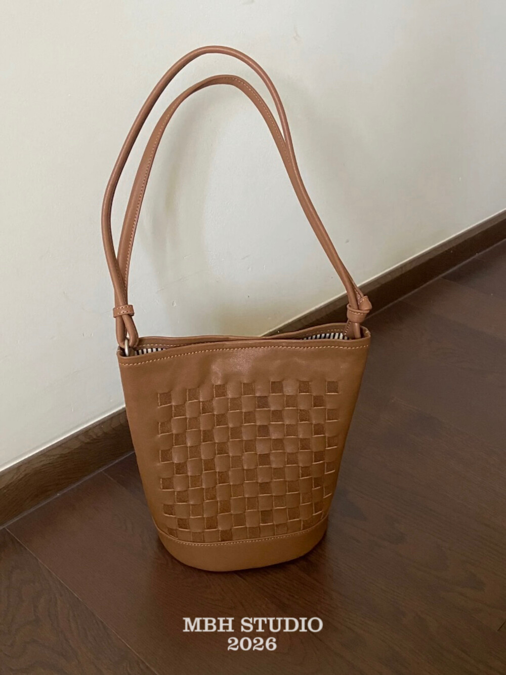MBH Handwoven Top Layer Cowhide Bucket Bag Vintage Casual Crossbody Shoulder Bag - Image 2
