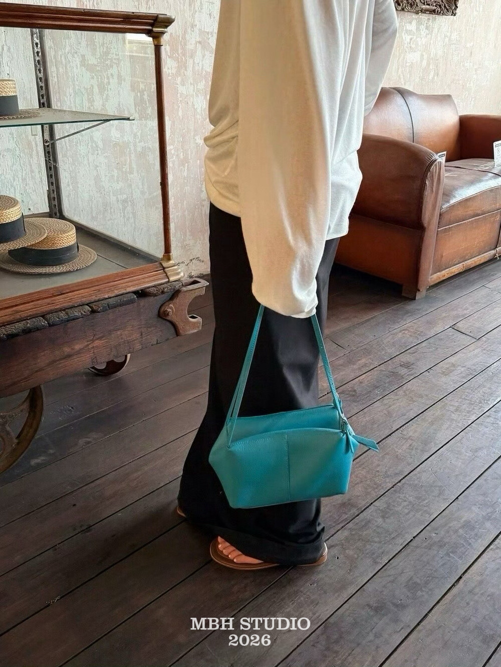 MBH Minimalist Pillow Bag Soft Top Layer Cowhide Leather Shoulder Bag - Image 4