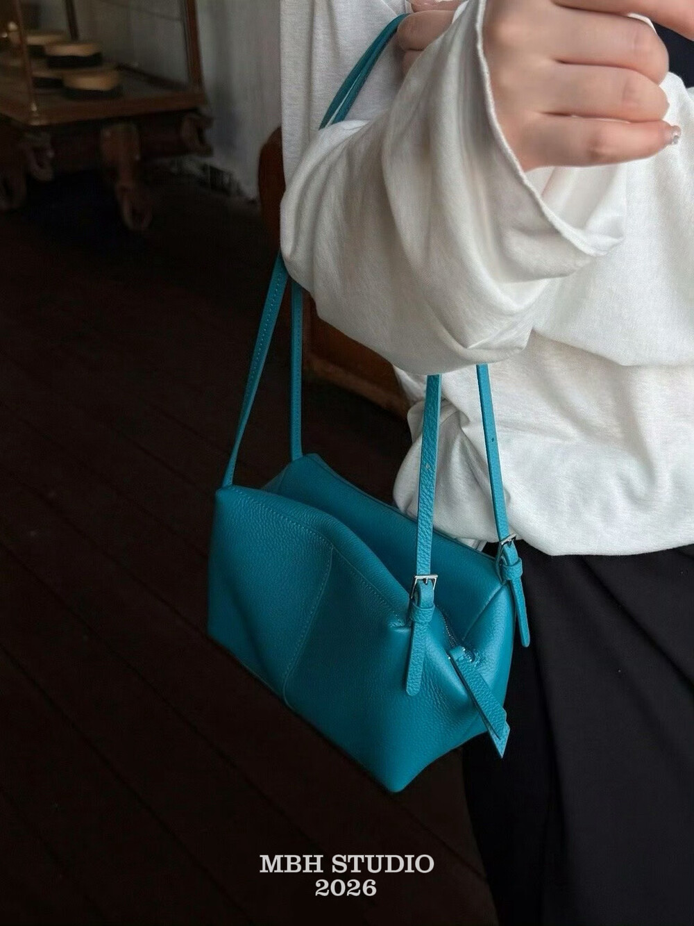 MBH Minimalist Pillow Bag Soft Top Layer Cowhide Leather Shoulder Bag