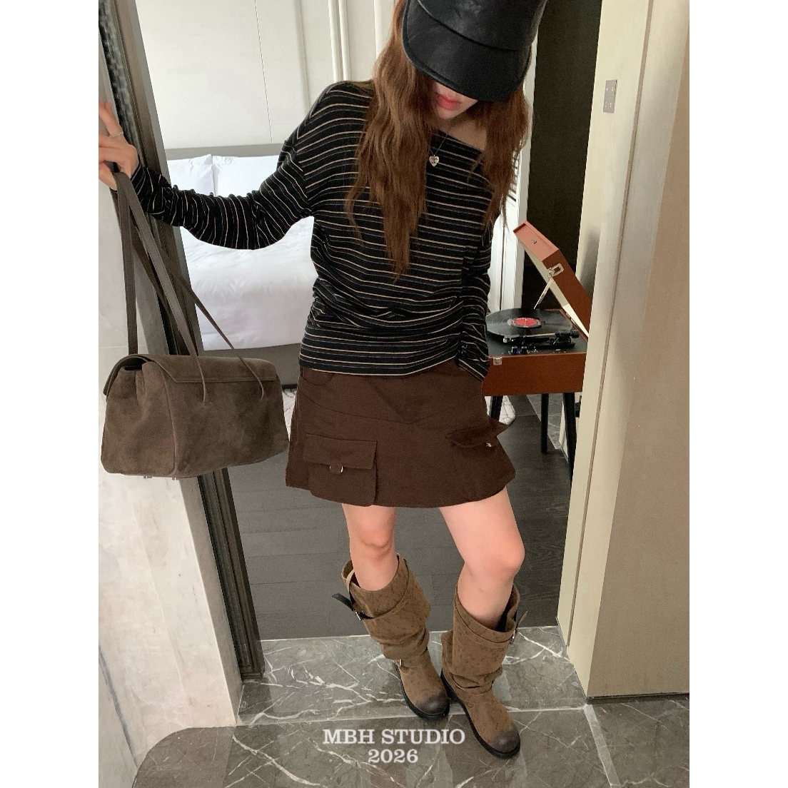MBH Retro Suede Flap Lock Tote Bag Large Capacity Commuter Shoulder Bag - Image 5