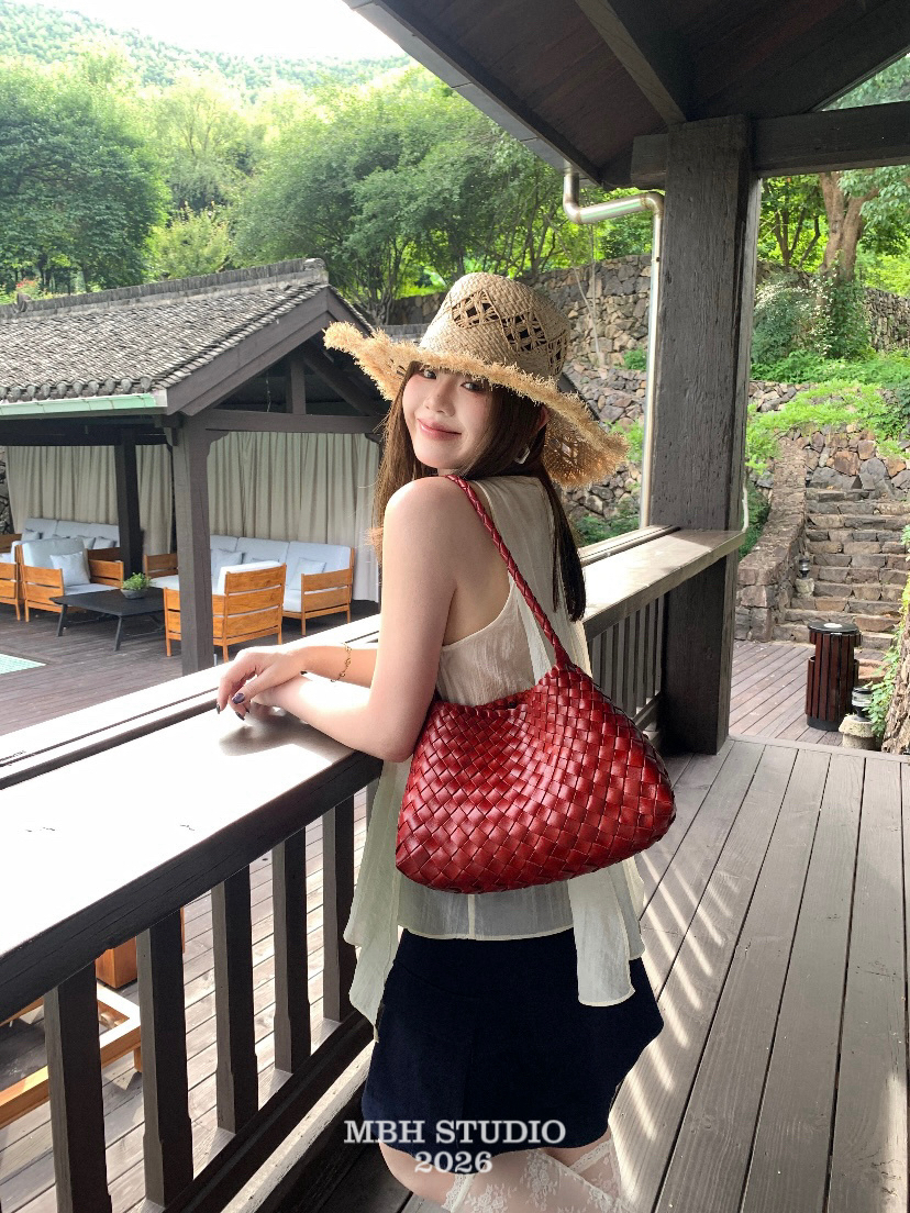 MBH Lucky Red Handwoven Tote Bag Minimalist Versatile Shoulder Bag with Inner Pouch Random Color