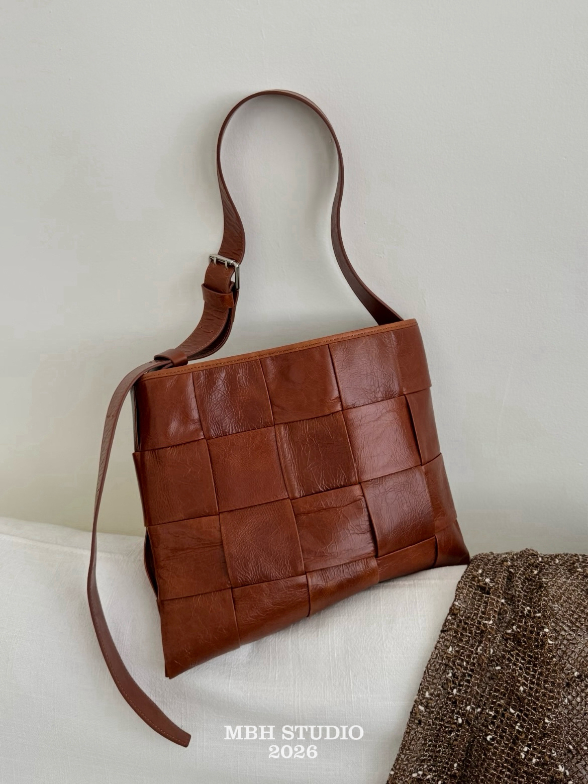 MBH Imported Top Grain Leather Woven Tote Bag Vintage Washed Texture Artistic Niche Shoulder Bag - Image 2